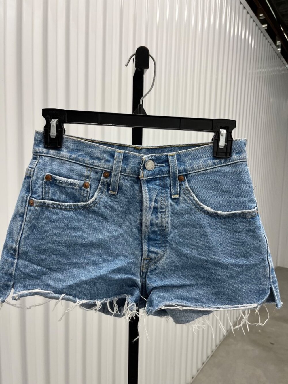 Levi’s Premium 501 Blue Denim Cut Off Jean Shorts Size 24